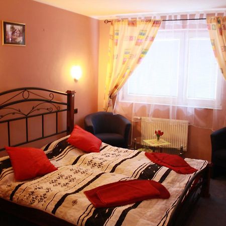 Garni Hotel Anne-Mary Piestany Bagian luar foto