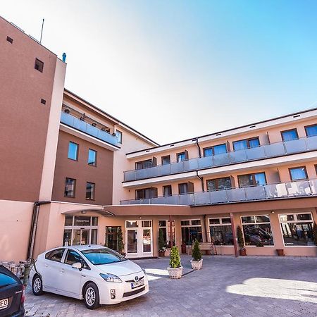 Garni Hotel Anne-Mary Piestany Bagian luar foto