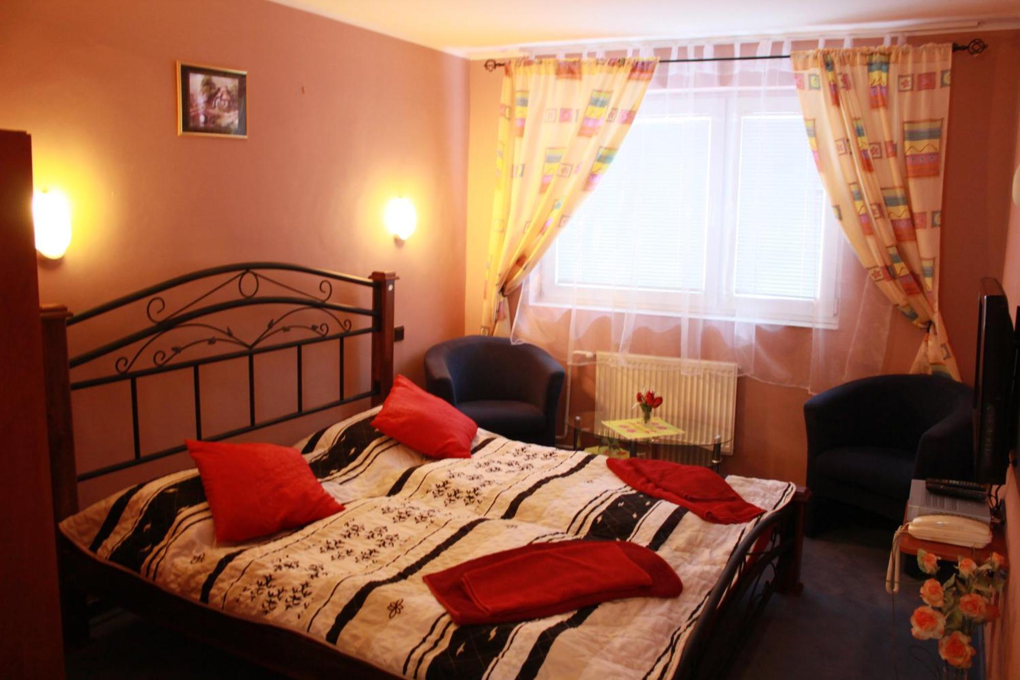 Garni Hotel Anne-Mary Piestany Bagian luar foto
