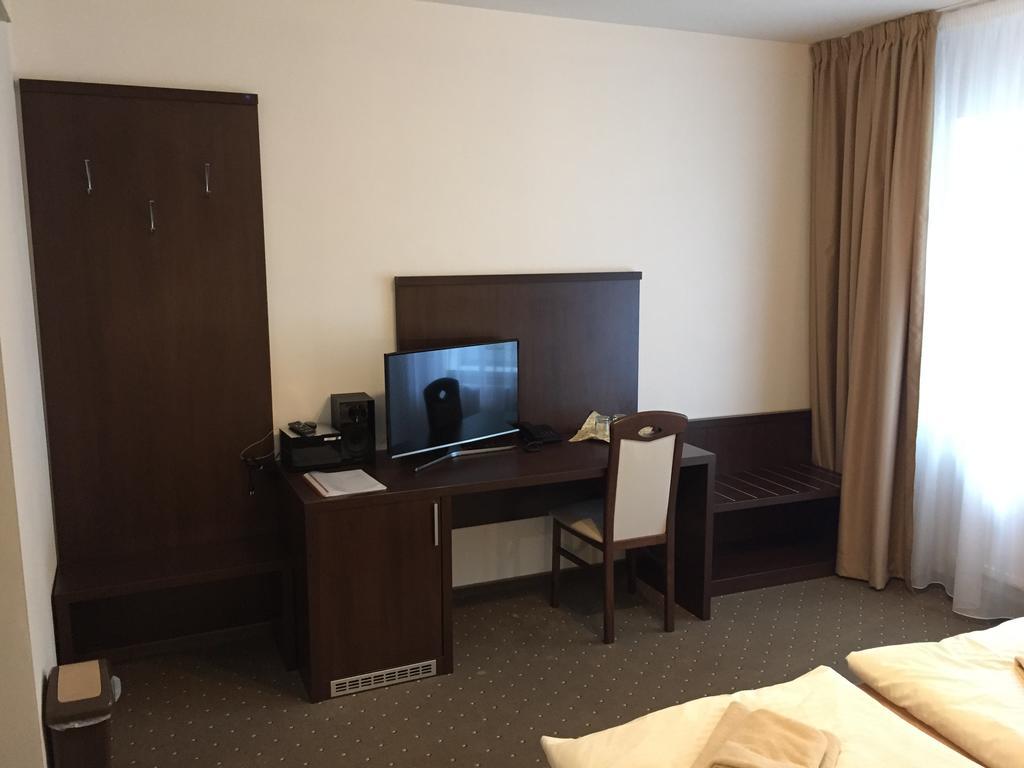 Garni Hotel Anne-Mary Piestany Bagian luar foto