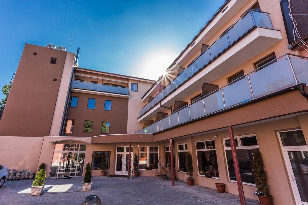 Garni Hotel Anne-Mary Piestany Bagian luar foto