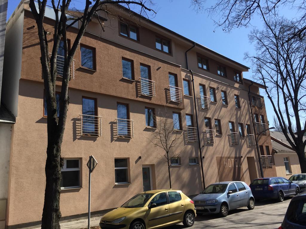 Garni Hotel Anne-Mary Piestany Bagian luar foto