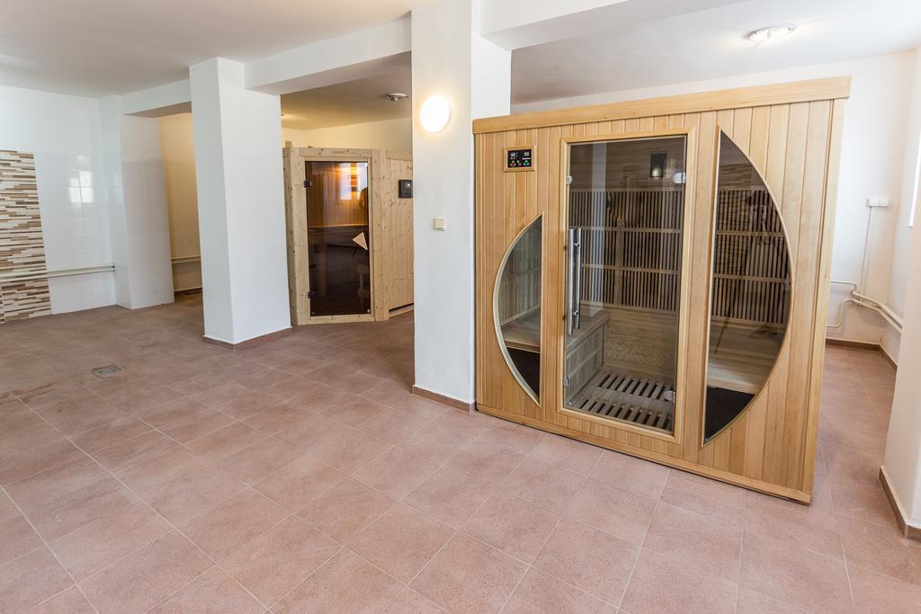 Garni Hotel Anne-Mary Piestany Bagian luar foto
