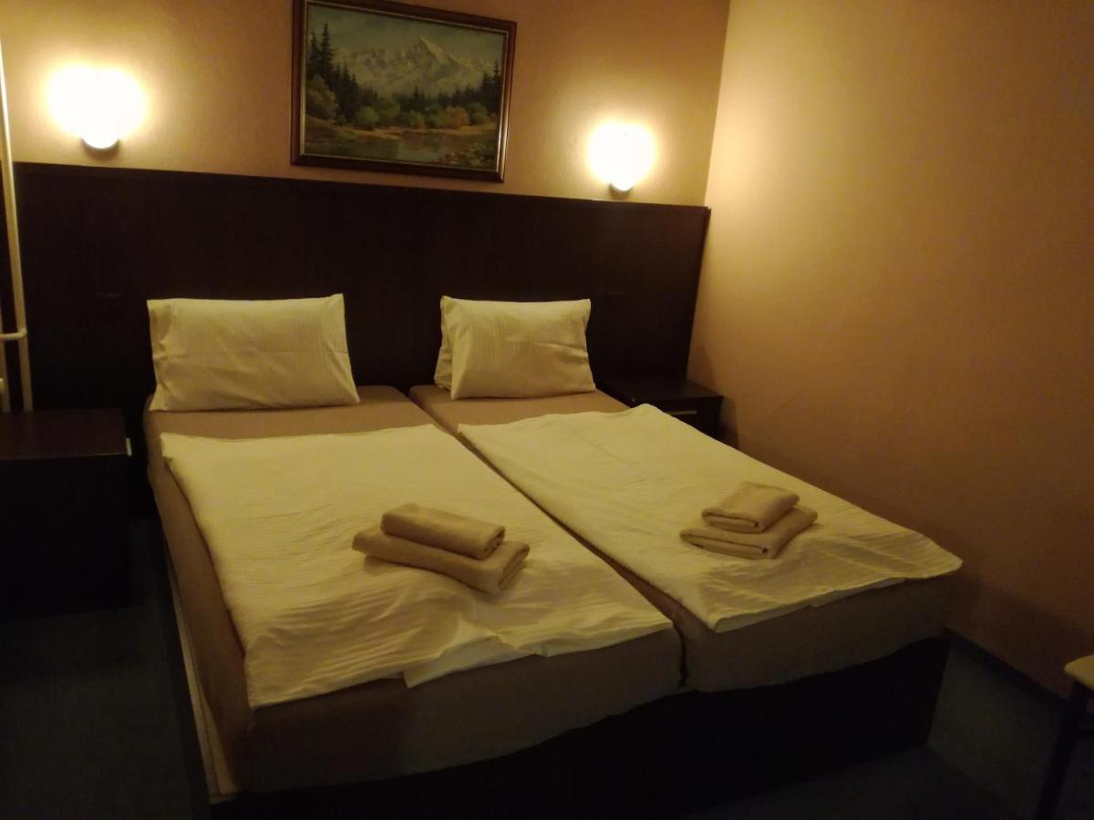 Garni Hotel Anne-Mary Piestany Bagian luar foto